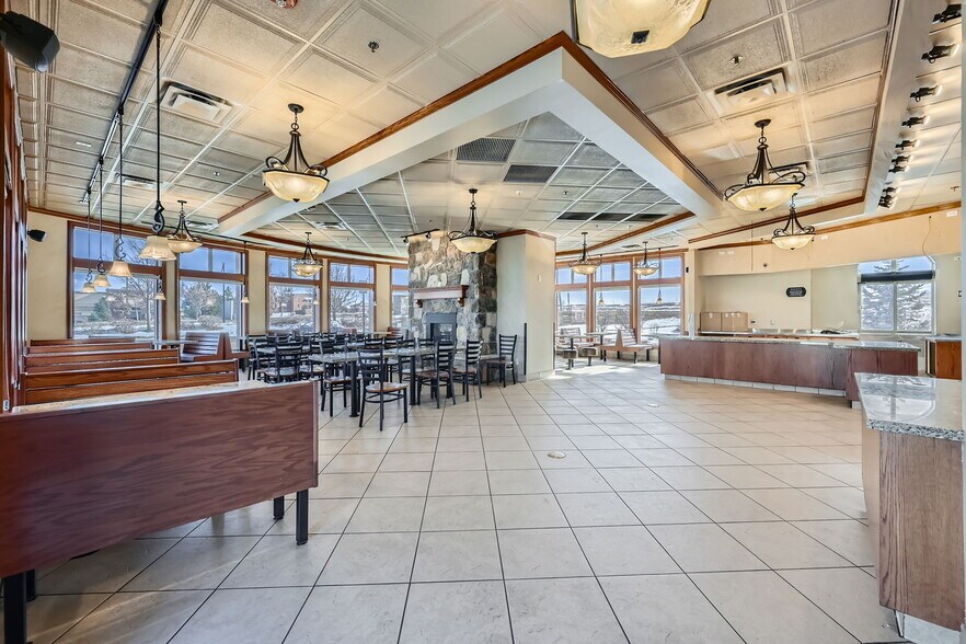 More Photos Of 9846 Zenith Meridian Dr, Englewood Restaurant For Lease