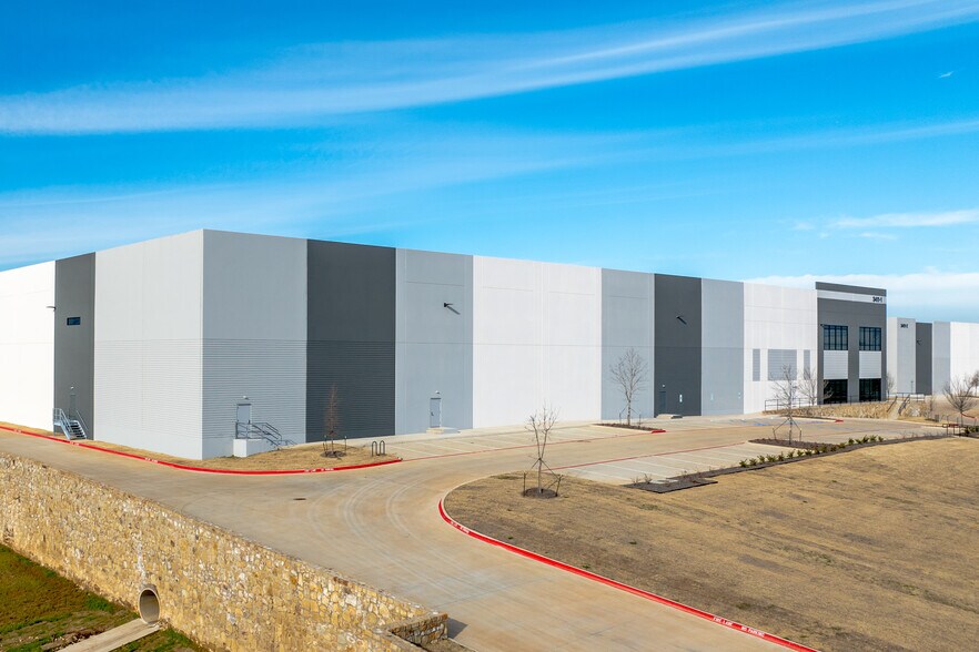 More Photos Of 3411 Mingo Rd, Denton Unknown For Lease