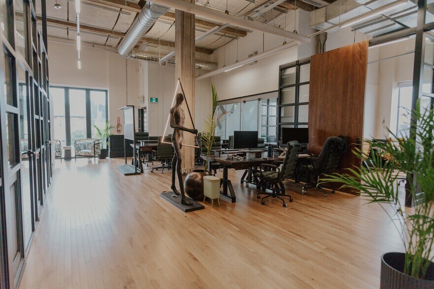 More Photos Of 14 Erb St W, Waterloo Coworking Space