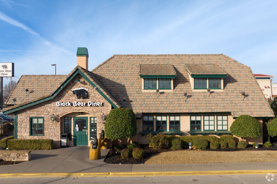 More Photos Of 3015 W Memorial Ave, Oklahoma City Restaurant For Sale