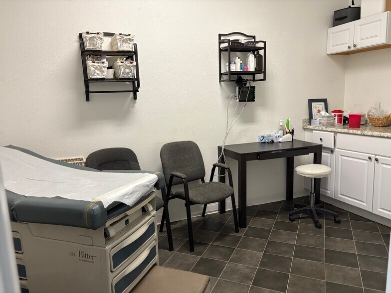 More Photos Of 15151 S US Highway 441, Summerfield Medical For Sale