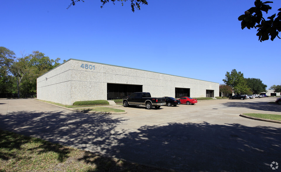 Primary Photo Of 4601 S Pinemont Dr, Houston Warehouse For Lease