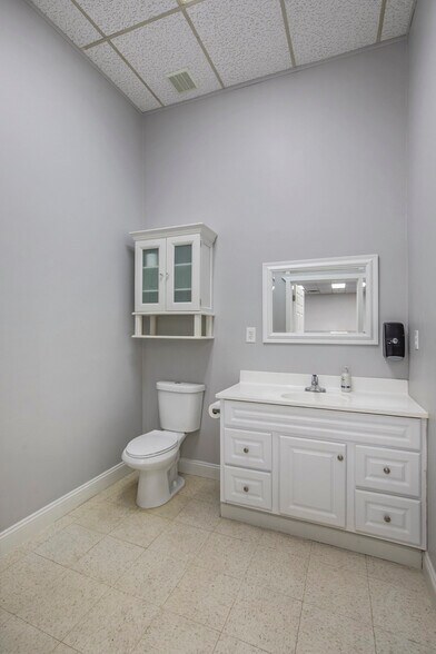 More Photos Of 201 N Riverside Ave, Saint Clair General Retail For Sale