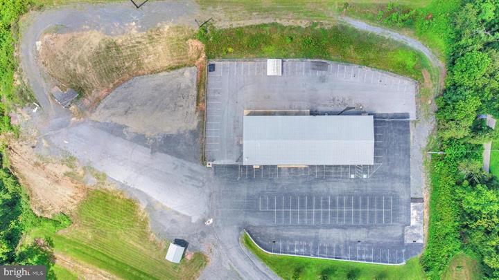 More Photos Of 57 W Shortcut Rd, Newport Showroom For Sale