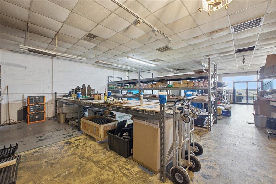 More Photos Of 2664 Shenandoah Ave, Charlotte General Retail For Sale