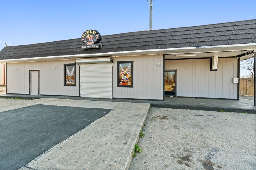 More Photos Of 5215 Singing Hills Dr, Dallas Restaurant For Sale