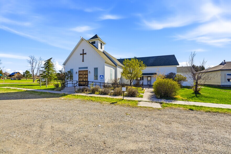 More Photos Of 210 Miles Ave, Clyde Park Specialty For Sale