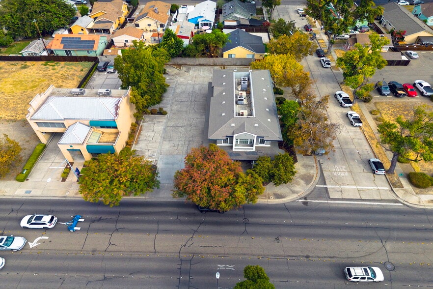 More Photos Of 403 W 11th St, Tracy Office For Sale