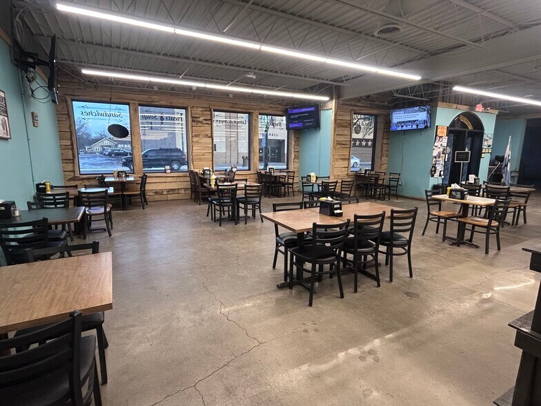 More Photos Of 615 N Main St, Mitchell General Retail For Sale