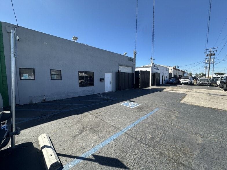 More Photos Of 11592 Anabel, Garden Grove Service For Sale