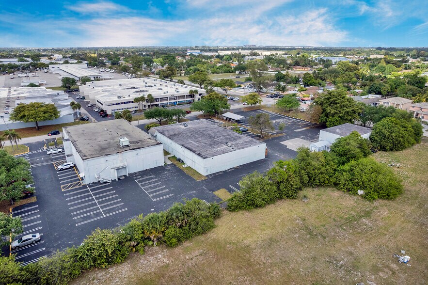 More Photos Of 4790 NW 157th St, Miami Gardens Unknown For Lease