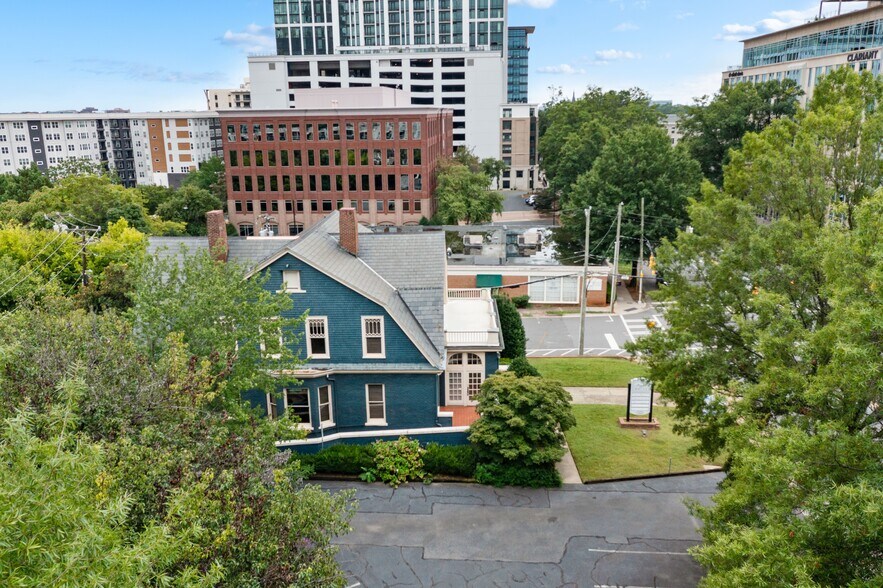 More Photos Of 435 E Morehead St, Charlotte Office For Lease