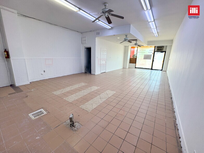 More Photos Of 14525-14529 Vanowen St, Van Nuys Storefront For Lease