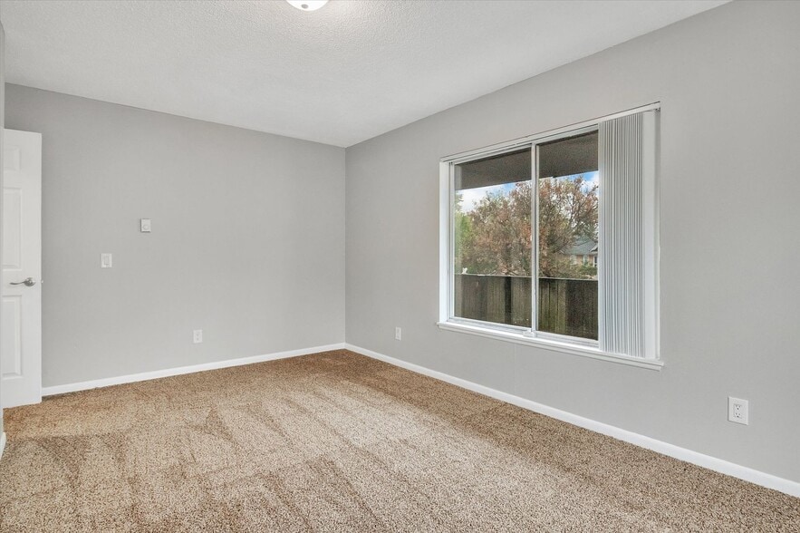 More Photos Of 814-816 W Walnut St, Kalamazoo Apartments For Sale