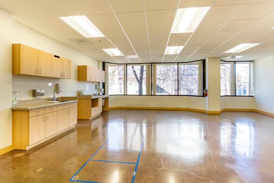 More Photos Of 1020 29th St, Sacramento Unknown For Lease