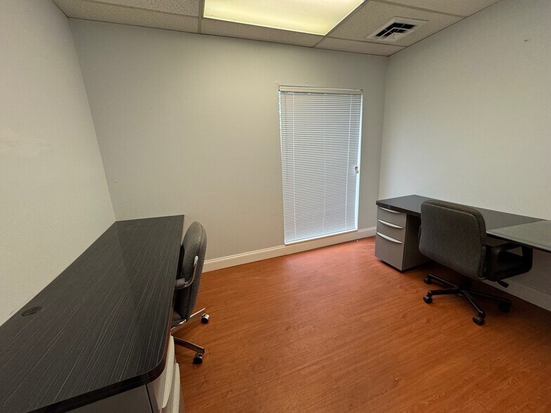 More Photos Of 14378-14390 Woodlake Dr, Town and Country Office For Sale