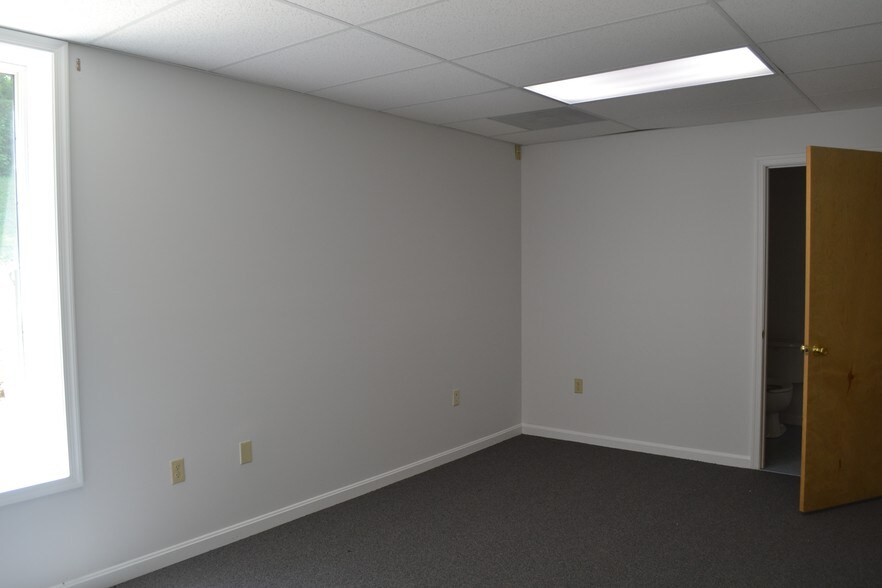 More Photos Of 2425 Solomons Island Rd, Huntingtown Medical For Lease