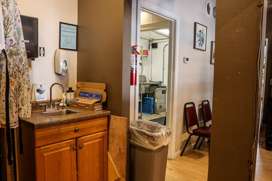 More Photos Of 426 Central Ave, Fairfield Storefront For Sale