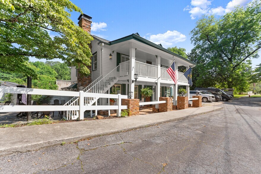 More Photos Of 168 W Main St, Dahlonega Hospitality For Sale
