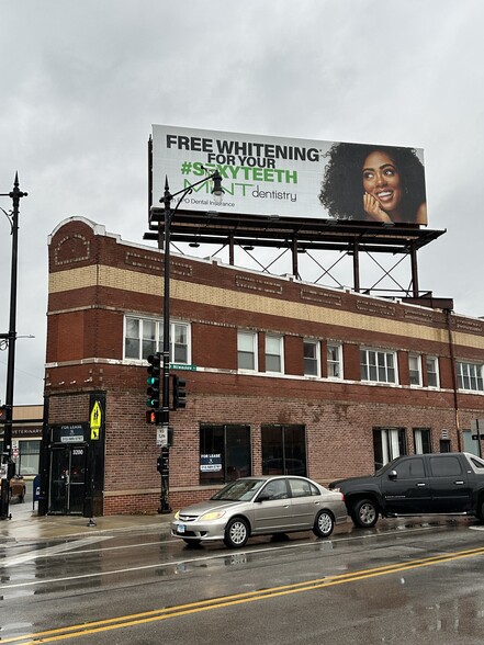 More Photos Of 3200-3220 N Milwaukee Ave, Chicago Storefront Retail Office For Lease