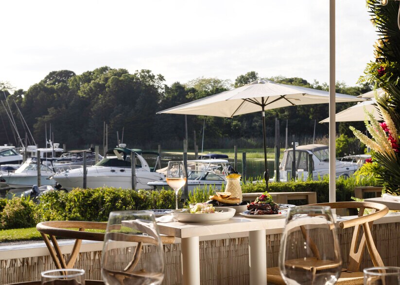 More Photos Of 313 Three Mile Harbor Rd, East Hampton Restaurant For Lease