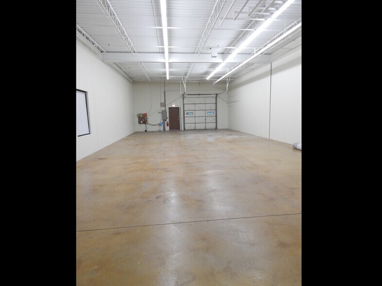 More Photos Of 350-370 Lexington Dr, Buffalo Grove Flex For Lease