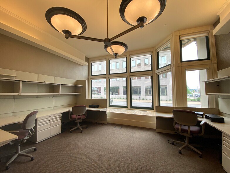 More Photos Of 1301 Central Ave, Dubuque Office For Lease