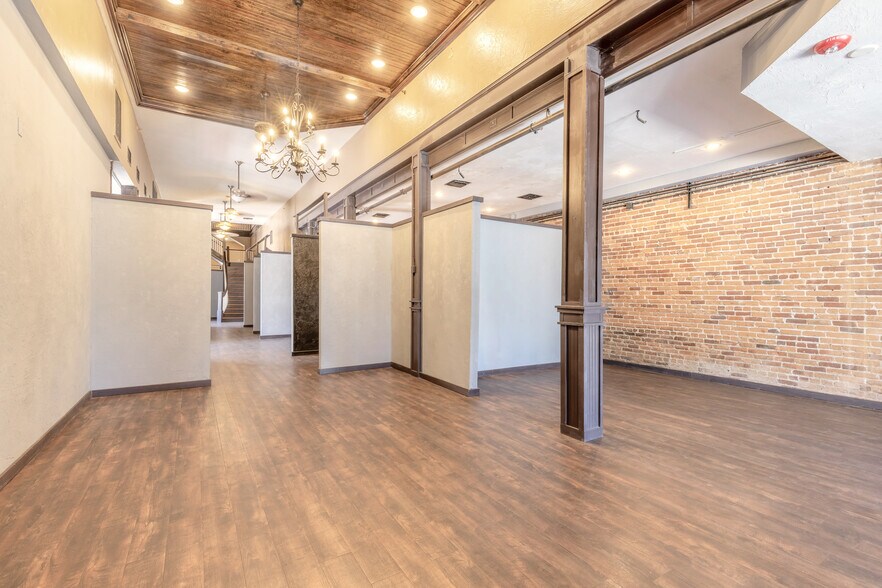 More Photos Of 230 S Beach St, Daytona Beach Storefront For Lease