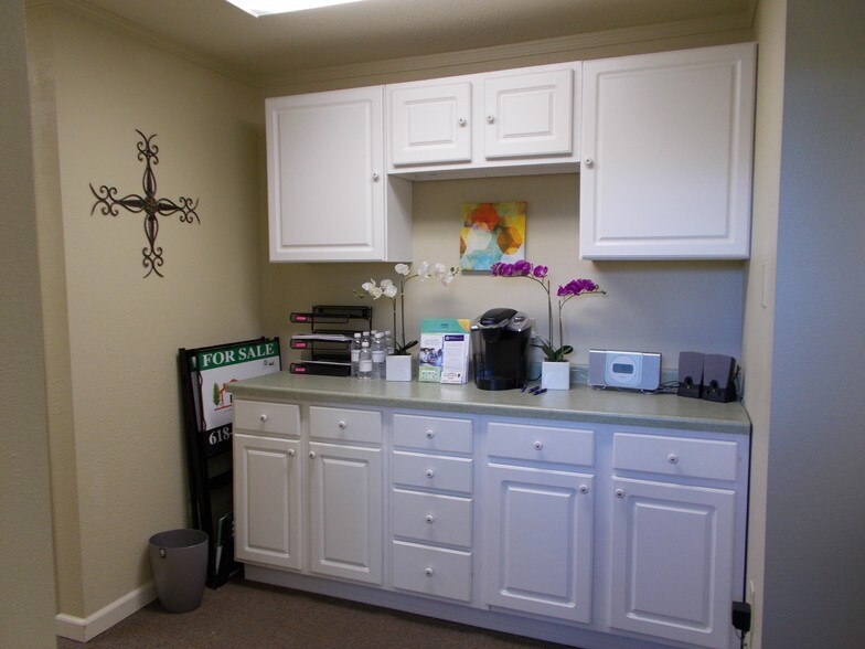 More Photos Of 1350-1358 D'Adrian Professional Pky, Godfrey Medical For Lease