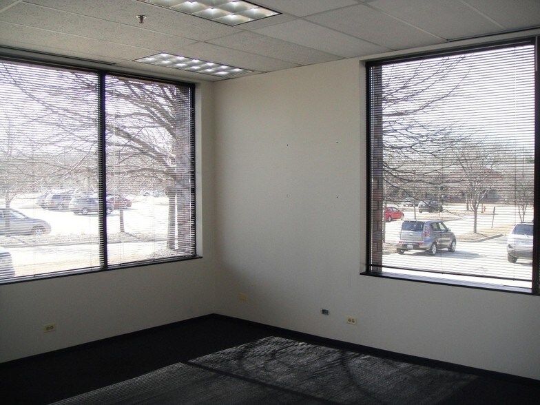 More Photos Of 3100 W Higgins Rd, Hoffman Estates Medical For Lease