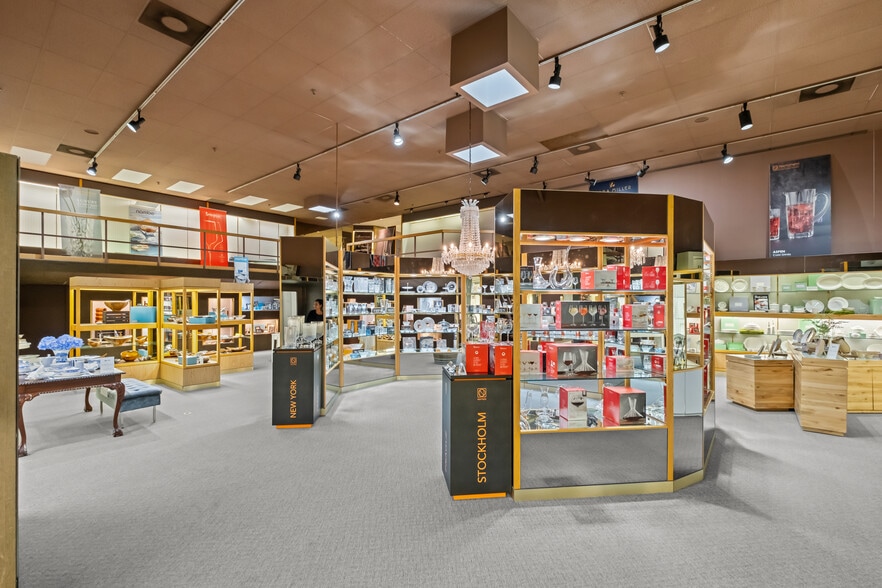 More Photos Of 20 Voyager Ct, Toronto Warehouse For Sale