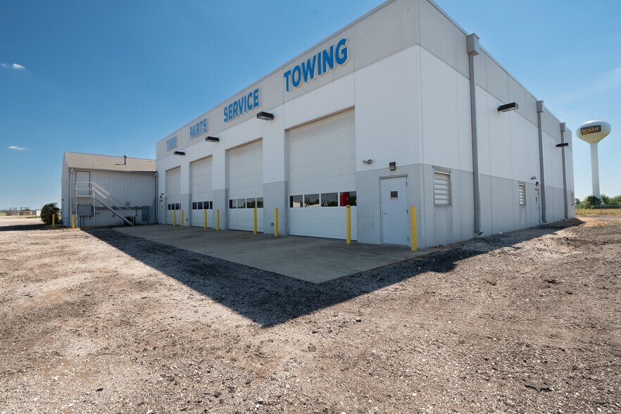 More Photos Of 1116 W County Road 450 N, Brazil Truck Terminal For Lease