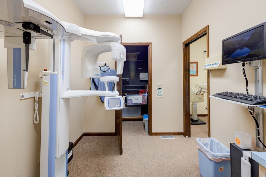 More Photos Of 3822 Rosemont Dr, Columbus Medical For Sale