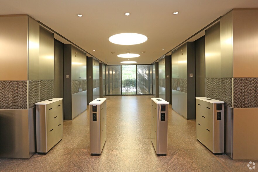 More Photos Of 4800 Fournace Pl, Bellaire Office For Lease
