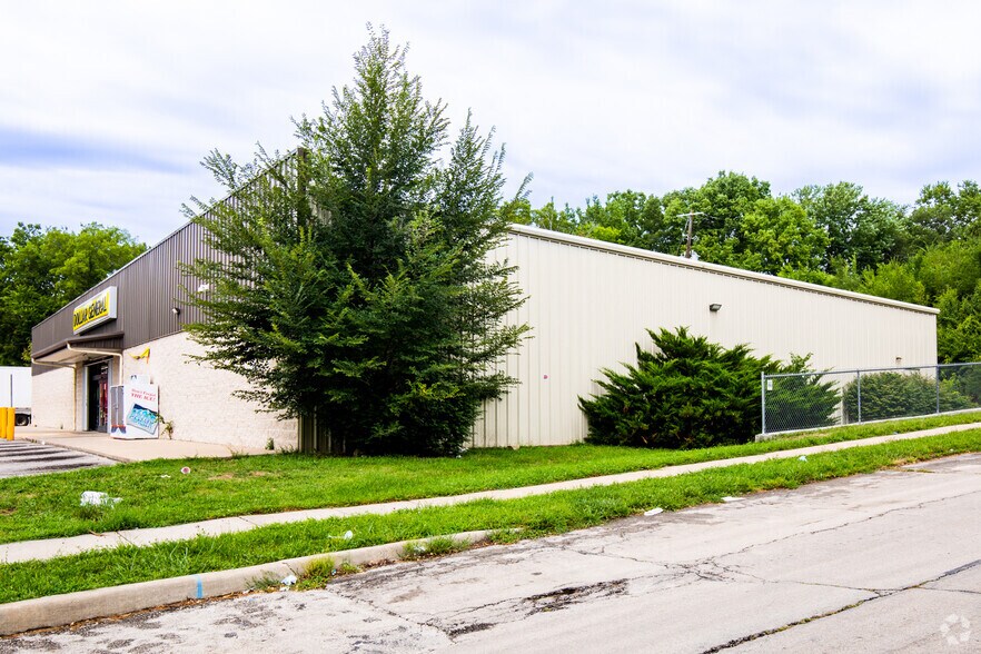 More Photos Of 5000 E Linwood Blvd, Kansas City Freestanding For Lease