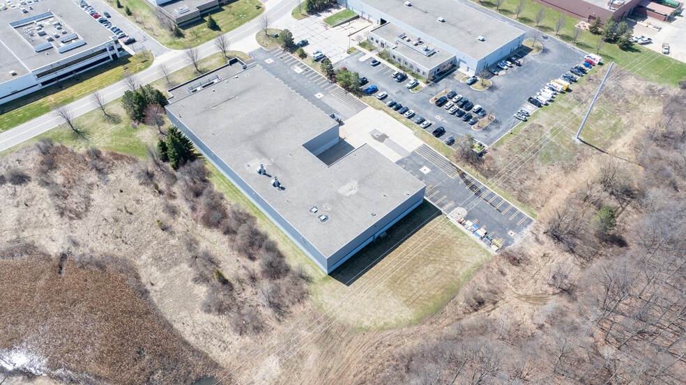 More Photos Of 4200 N Atlantic Blvd, Auburn Hills Manufacturing For Lease