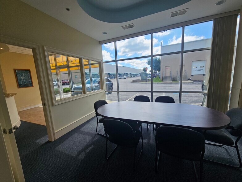 More Photos Of 833 Lincoln Ave, West Chester Light Distribution For Sale