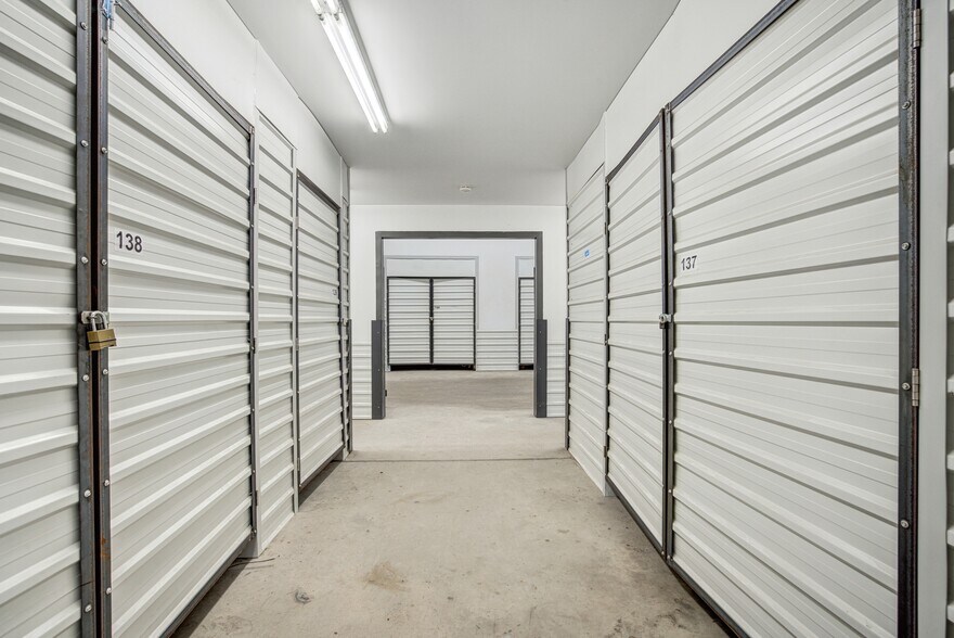 More Photos Of 1550-1560 Rue Michelin, Laval Self Storage For Sale