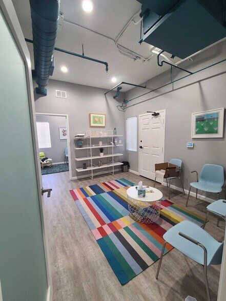 More Photos Of 11712 Moorpark St, Studio City Loft Creative Space For Lease