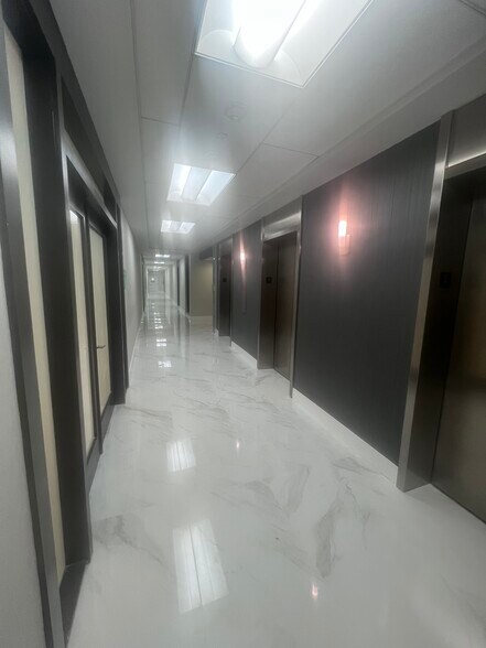More Photos Of 150 SE 2nd Ave, Miami Office Residential For Sale