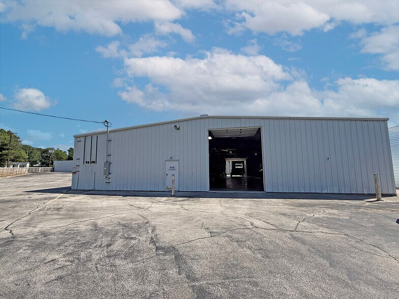 More Photos Of 60 Bells Ln, Junction City Warehouse For Sale