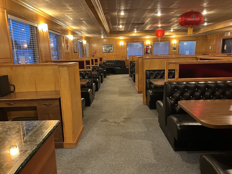 More Photos Of 325 Main St, Dallas Restaurant For Sale