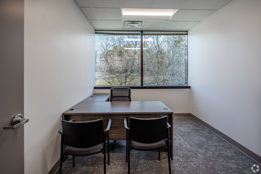 More Photos Of 214 Overlook Cir, Brentwood Office For Sale