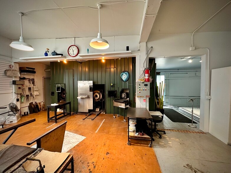 More Photos Of 5416 Shilshole Ave NW, Seattle Warehouse For Sale