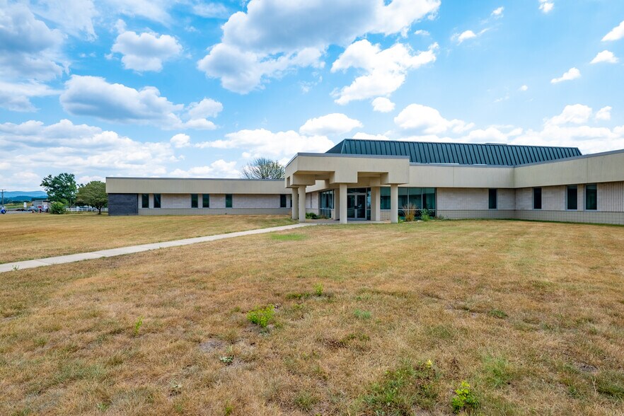 More Photos Of 147 Dinkel Ave, Mount Crawford Medical For Lease