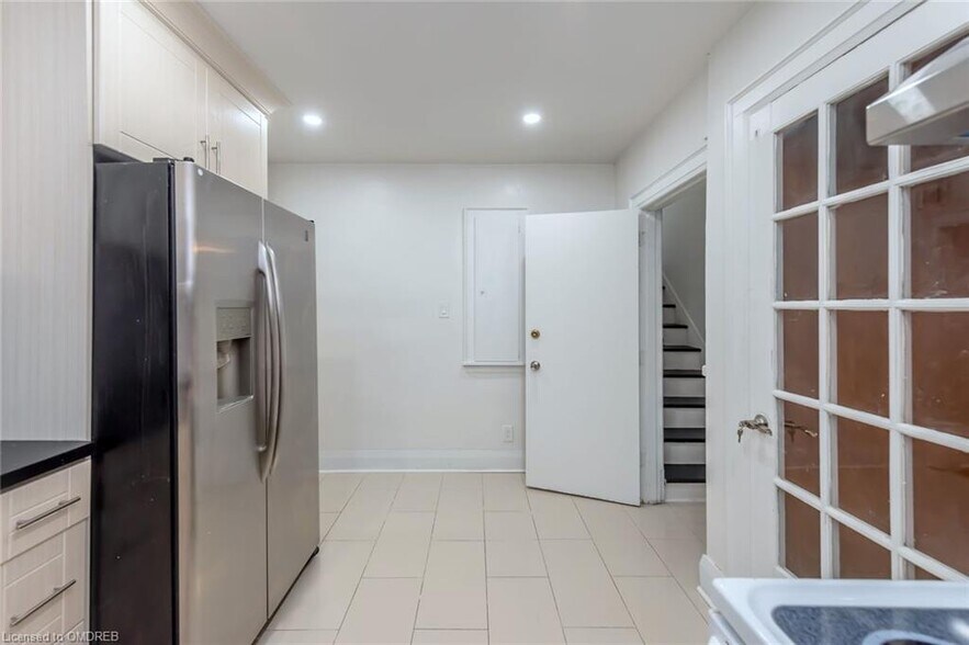 More Photos Of 104 Longwood Rd S, Hamilton Multifamily For Sale