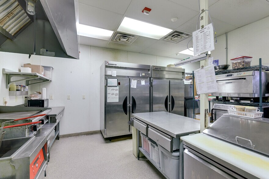 More Photos Of 1818 Central Ave, Auburn General Retail For Sale