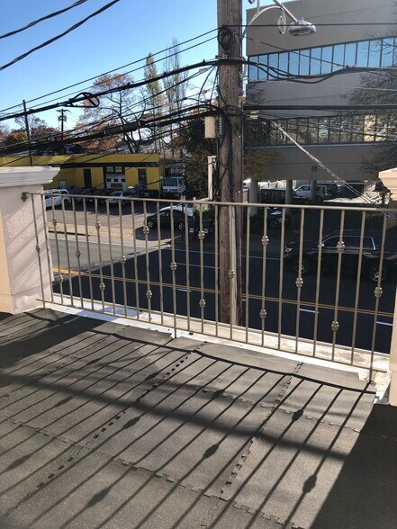 More Photos Of 25-27 E Merrick Rd, Valley Stream Office For Lease