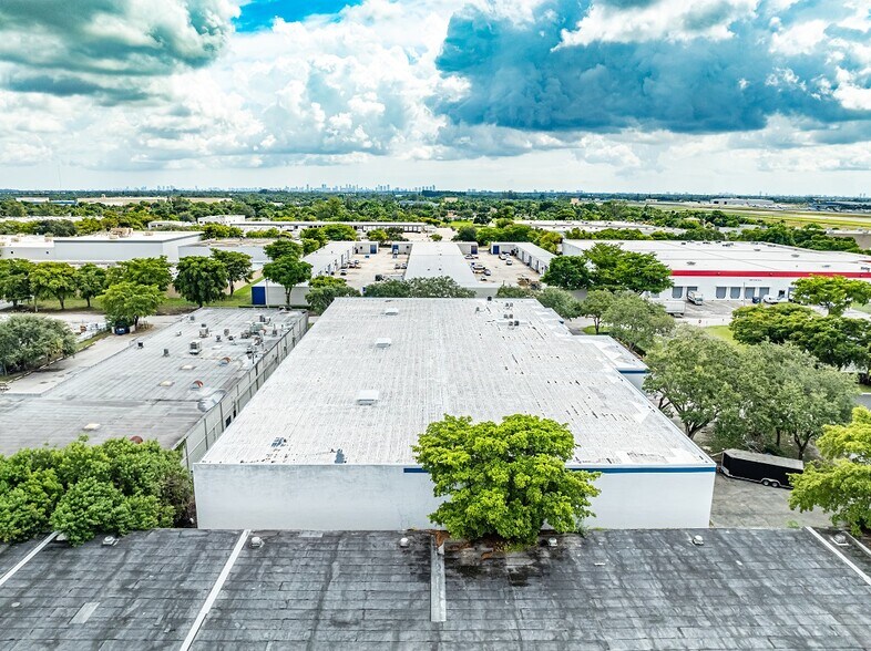 More Photos Of 4915 NW 159th St, Miami Lakes Warehouse For Lease