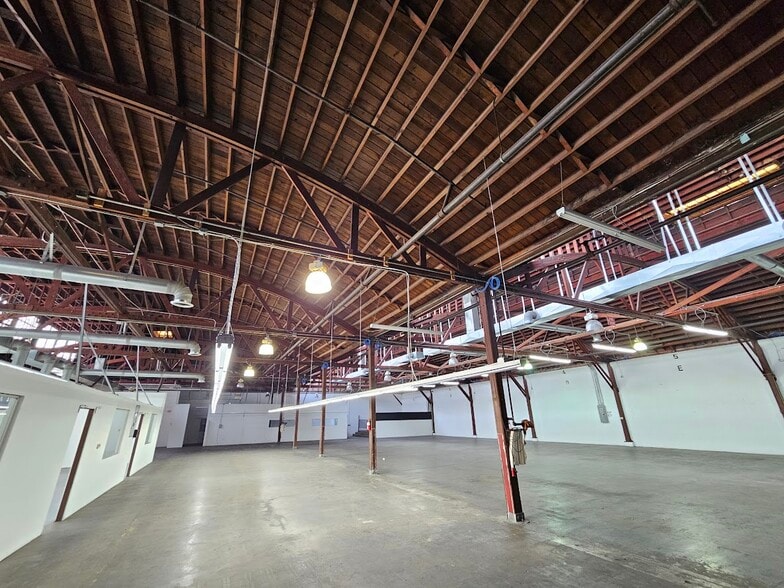 More Photos Of 2853 E Pico Blvd, Los Angeles Warehouse For Lease